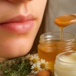 découvrez comment les remèdes de grand-mère peuvent soigner rapidement les fissures au coin des lèvres grâce à des solutions naturelles efficaces et faciles à appliquer.